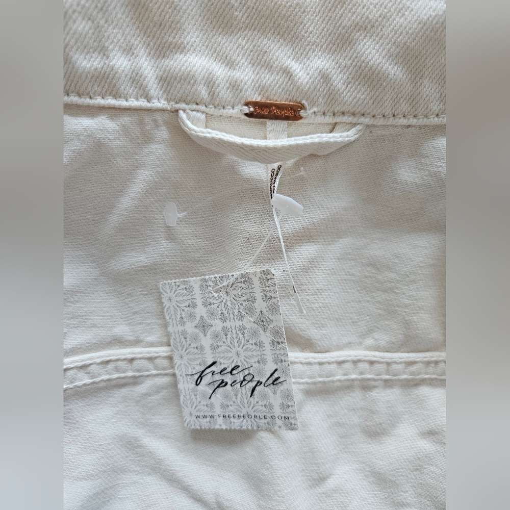 Free People Women's Optic White Cream Denim Jean Jacket- Size XS NWT - Picture 4 of 12